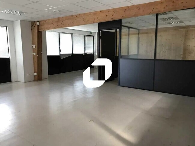 Plus de détails pour Bureau, Local d'activités à louer