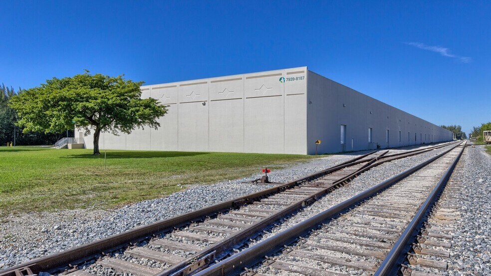 7800-7890 NW 80th St, Miami, FL à louer - Photo de l’immeuble – Image 2 sur 3