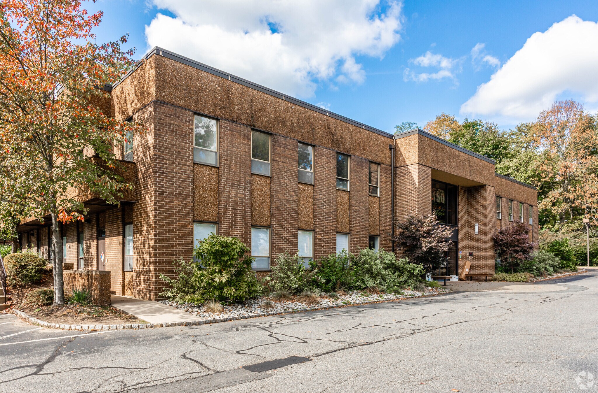 150 N Finley Ave, Basking Ridge, NJ à louer Photo de l’immeuble– Image 1 sur 22