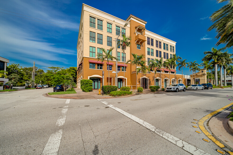 814 Ponce de Leon Blvd, Coral Gables, FL à louer - Photo de l’immeuble – Image 2 sur 4