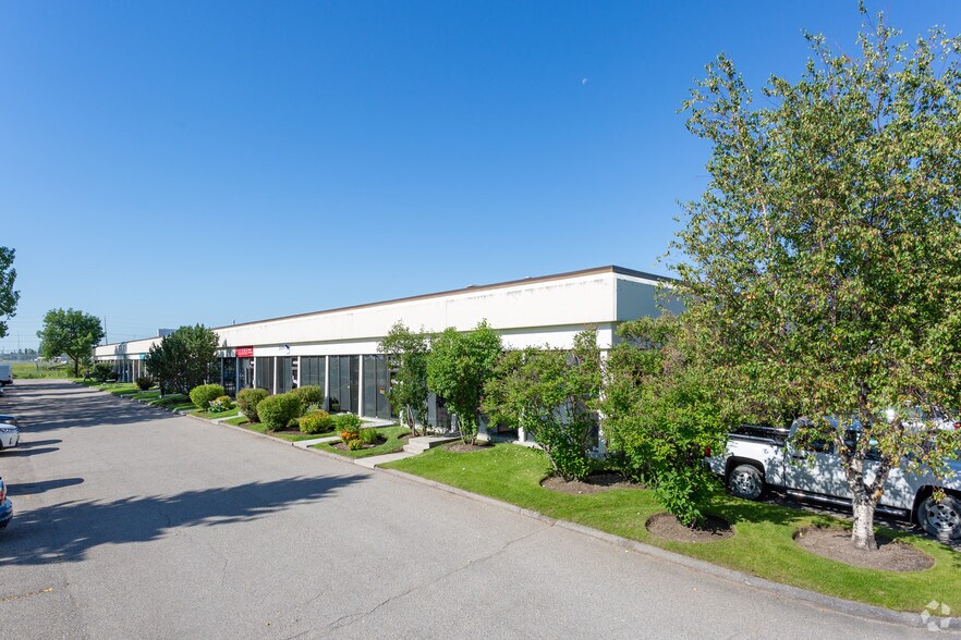 6143 4th St SE, Calgary, AB à louer - Photo de l’immeuble – Image 2 sur 6