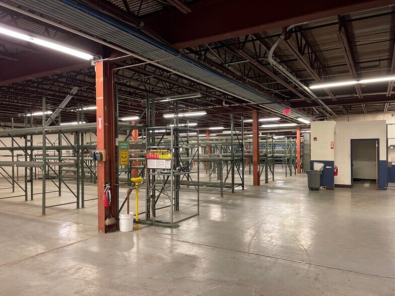 30 Germantown Rd, Danbury, CT à louer - Photo de l’immeuble – Image 2 sur 4