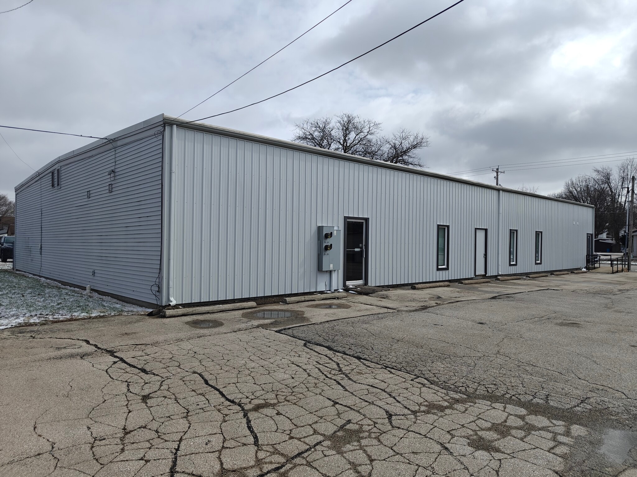 719 W Chestnut St, Bloomington, IL à louer Photo principale– Image 1 sur 3