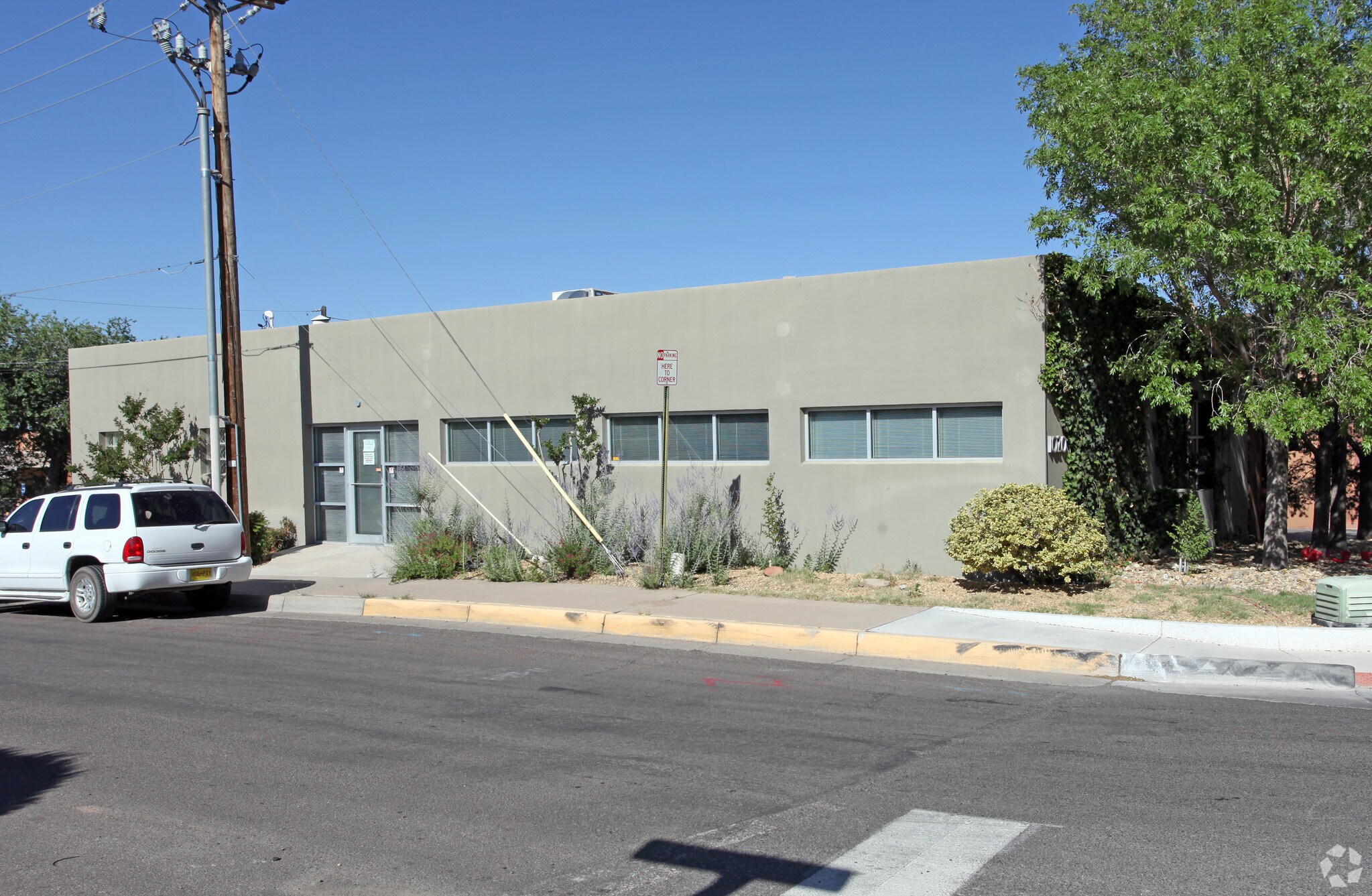 1020 Coal Ave SE, Albuquerque, NM à louer Photo principale– Image 1 sur 5