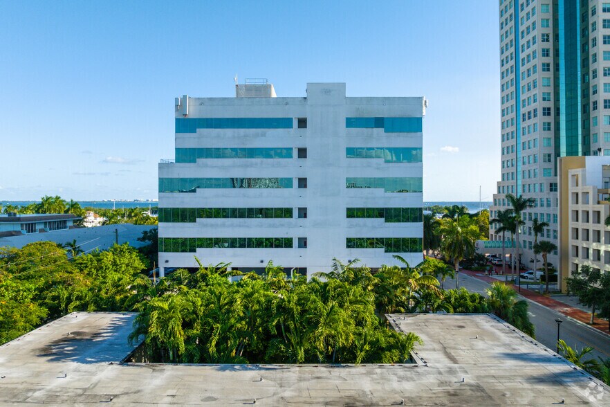 3225 Aviation Ave, Coconut Grove, FL à louer - Photo de l’immeuble – Image 2 sur 5
