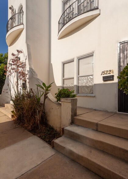 1520 Menlo Ave, Los Angeles, CA à vendre - Photo de l’immeuble – Image 3 sur 15