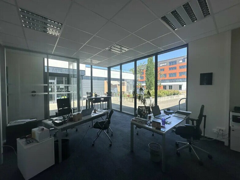 Local d’activités dans Strasbourg à louer - Photo de l’immeuble – Image 3 sur 5
