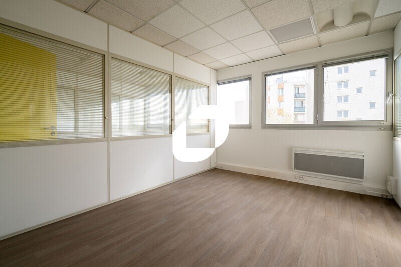 Bureau dans Colombes à louer - Photo de l’immeuble – Image 2 sur 27