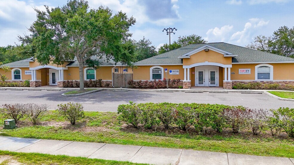 7318 W Comanche Ave, Tampa, FL 33634 USA portefeuille de 2 biens à vendre sur LoopNet.fr - Photo de l’immeuble – Image 1 sur 54