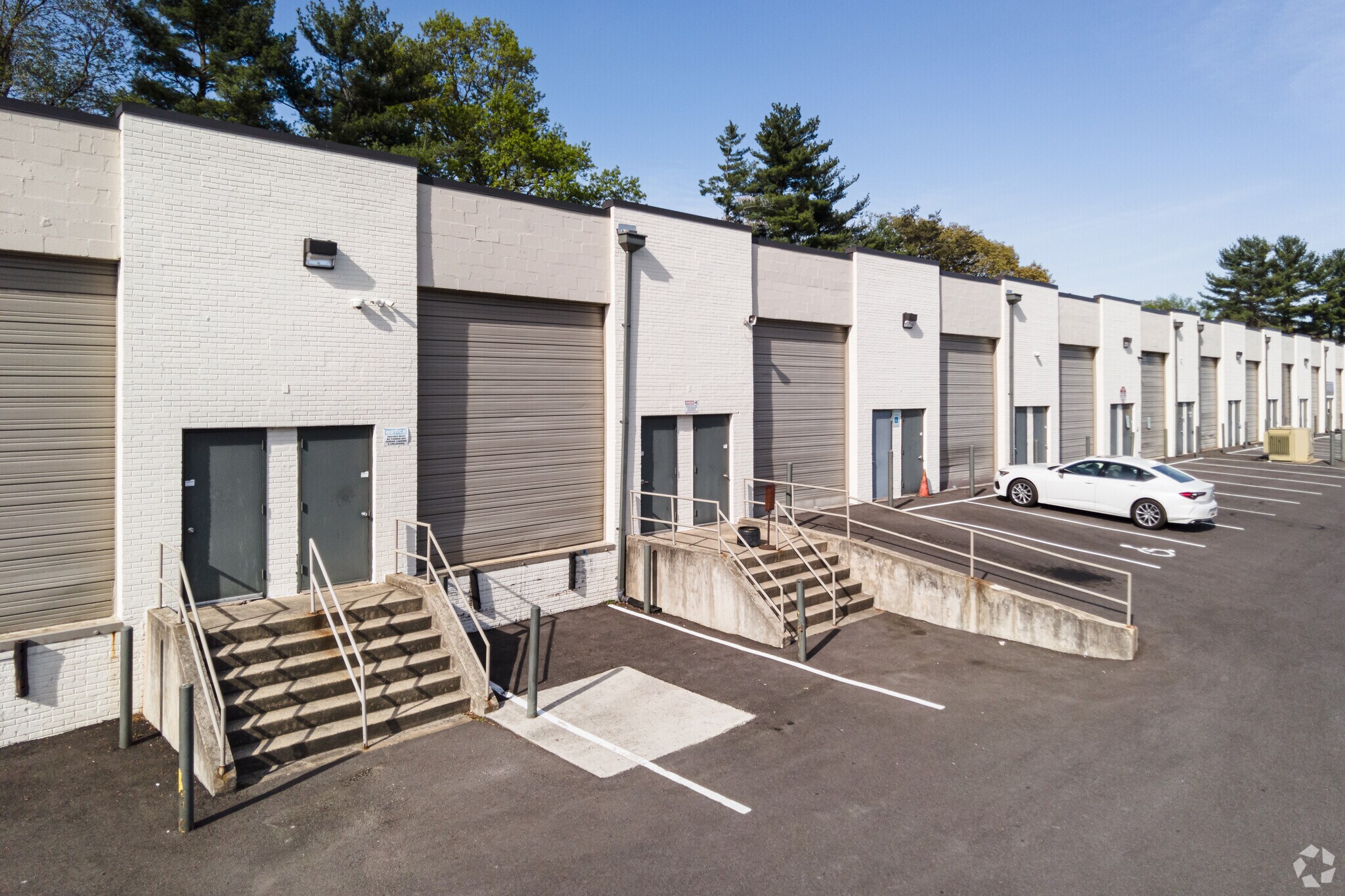 8008-8086 Cryden Way, Forestville, MD à vendre Photo de l’immeuble– Image 1 sur 11