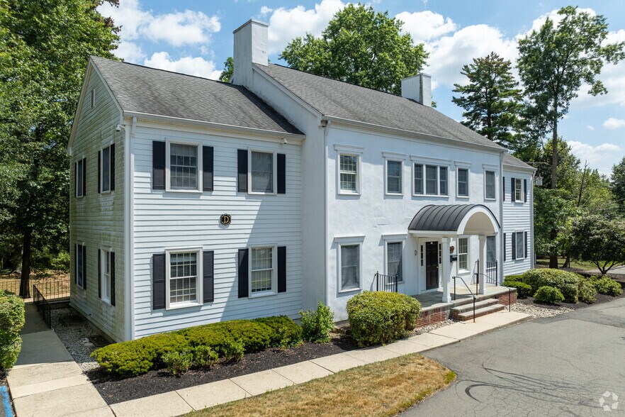 65 S Main St, Pennington, NJ à louer - Photo de l’immeuble – Image 2 sur 3