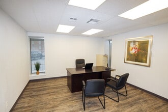 320 E Carl Albert Pky, Mcalester, OK à louer Photo intérieure– Image 1 sur 1