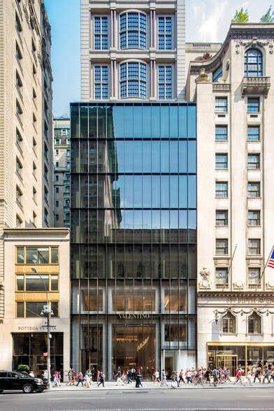 693 Fifth Ave, New York, NY à louer - Photo de l’immeuble – Image 3 sur 6
