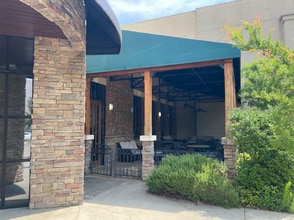 11025 Carolina Place Pky, Pineville, NC à louer Photo de l’immeuble– Image 1 sur 3