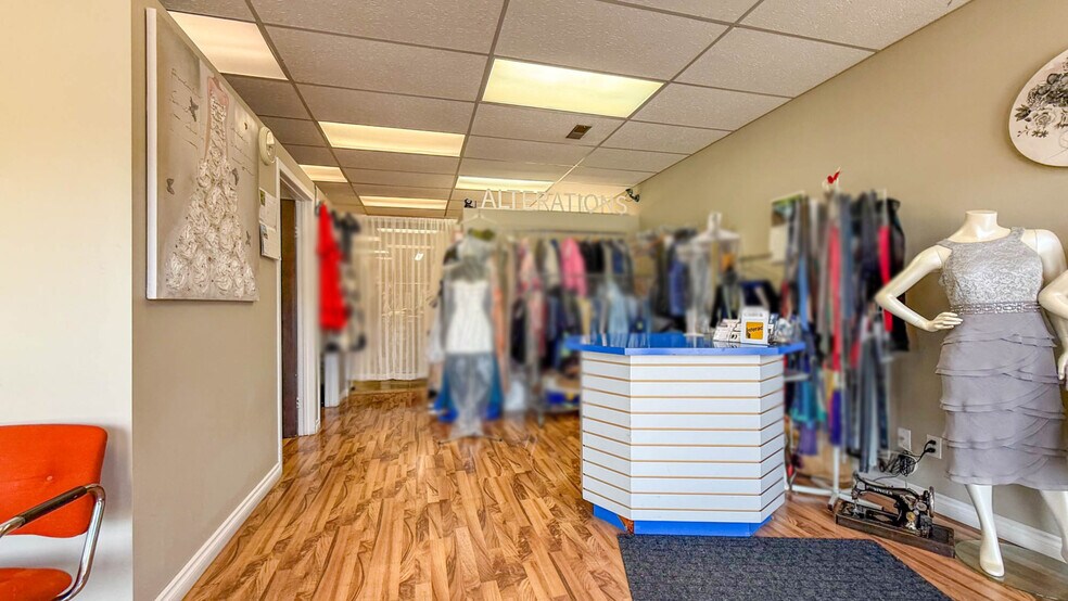 2489 Main St, West Kelowna, BC à vendre - Photo intérieure – Image 3 sur 26
