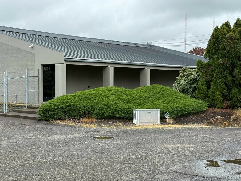 8811 SE Herbert Ct, Clackamas, OR à louer - Photo de l’immeuble – Image 2 sur 3