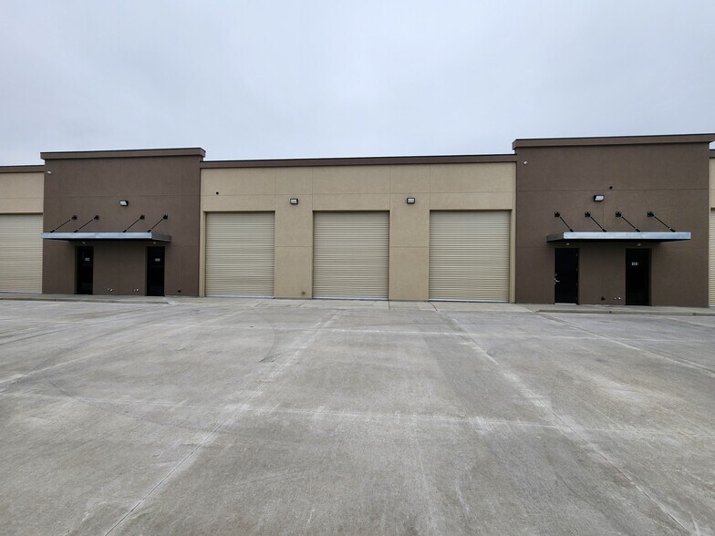 965 Barstow Ave, Clovis, CA à louer - Photo de l’immeuble – Image 3 sur 9