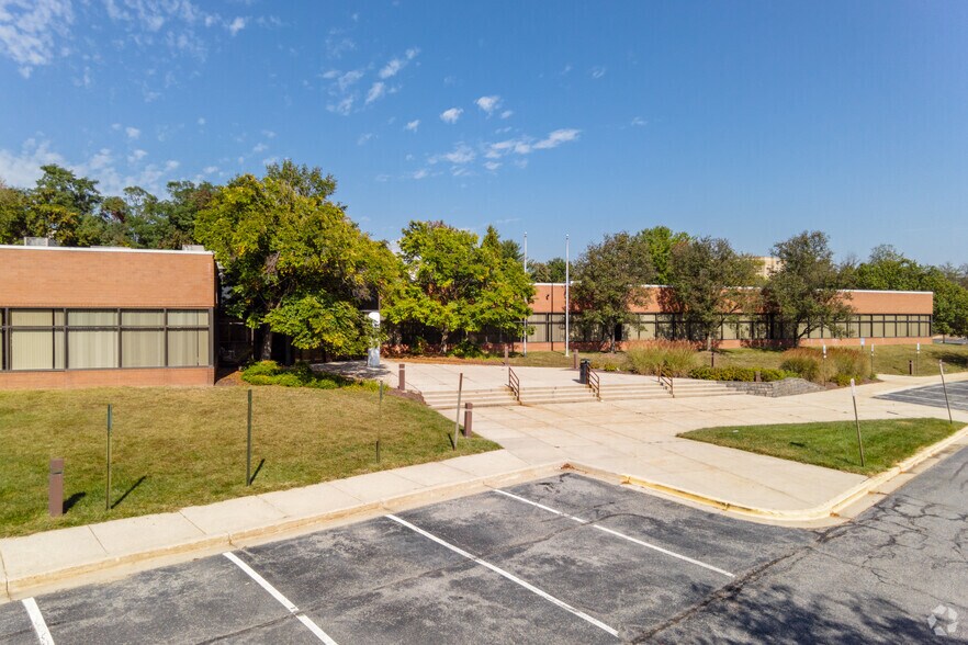 6200 Chevy Chase Dr, Laurel, MD à louer - Photo de l’immeuble – Image 1 sur 5