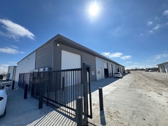 3300 Dacy Ln, Kyle, TX à vendre - Photo de l’immeuble – Image 3 sur 11