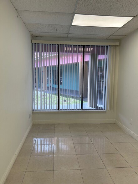 8502 N Armenia Ave, Tampa, FL à louer - Photo intérieure – Image 3 sur 12