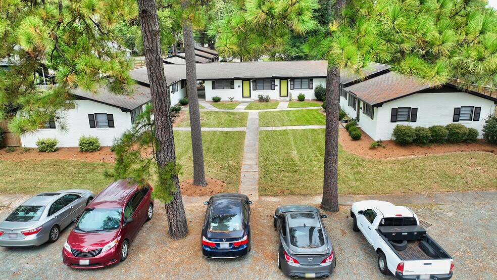 109 W Poplar Ave, Carrboro, NC à vendre - Photo de l’immeuble – Image 1 sur 8