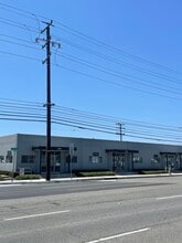 1421-1435 E Borchard Ave, Santa Ana, CA à louer Photo de l’immeuble– Image 1 sur 1