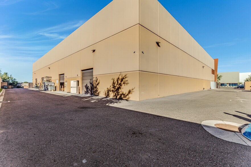 2675 E Cessna Dr, Chandler, AZ à vendre - Photo de l’immeuble – Image 2 sur 18