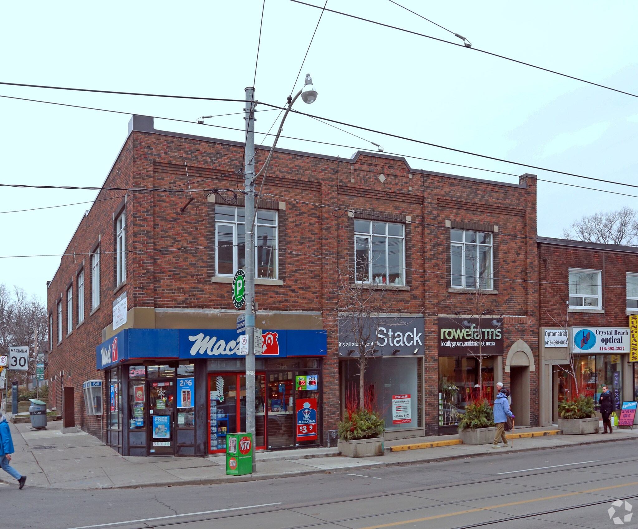2122-2136 Queen St E, Toronto, ON à louer Photo principale– Image 1 sur 13