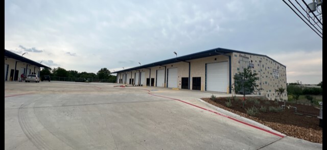 13215 JUDSON RD, San Antonio, TX à louer Photo de l’immeuble– Image 1 sur 14