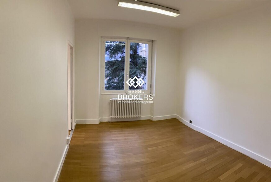 Bureau dans Grenoble à louer - Photo de l’immeuble – Image 2 sur 12