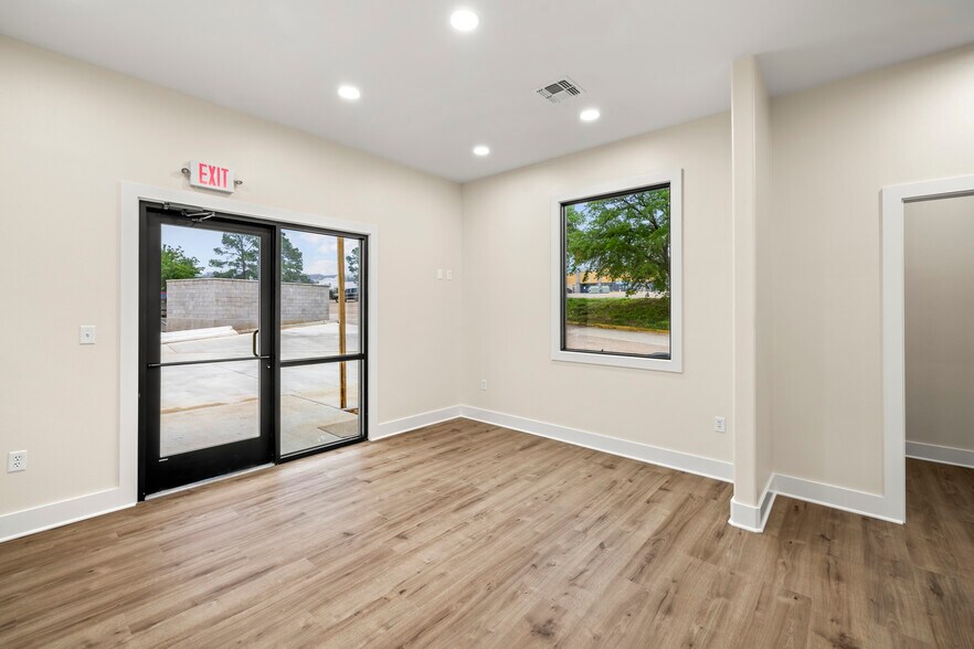1106 N University Dr, Nacogdoches, TX à louer - Photo de l’immeuble – Image 3 sur 9