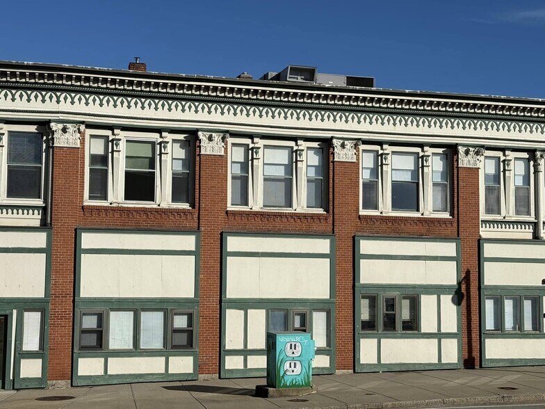 12 Court Street, Woonsocket, RI à vendre - Photo de l’immeuble – Image 3 sur 26