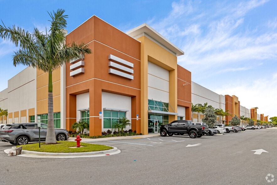 386 N Haverhill Rd, West Palm Beach, FL à louer - Photo principale – Image 1 sur 9