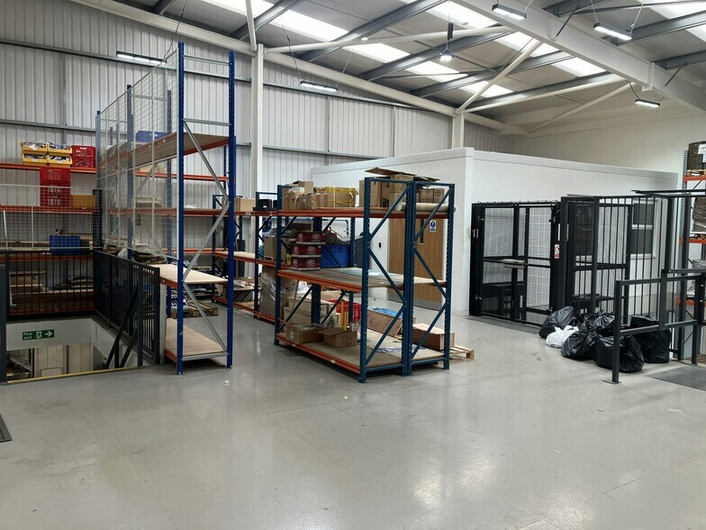 Hanworth Ln, Chertsey à louer - Photo de l’immeuble – Image 2 sur 9