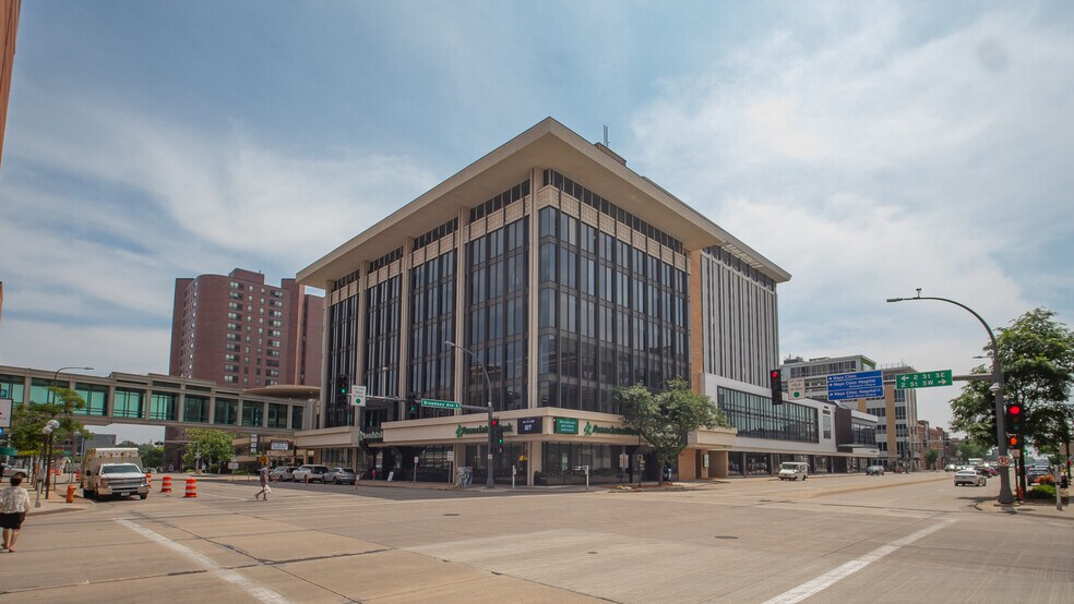 206 S Broadway, Rochester, MN à louer - Photo de l’immeuble – Image 2 sur 62