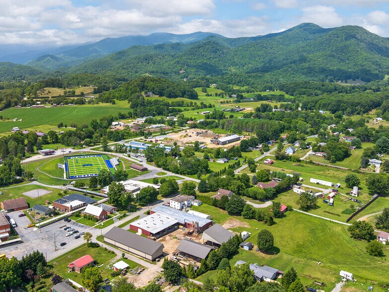 635 Sonoma Rd, Waynesville, NC à vendre - Photo de l’immeuble – Image 3 sur 6