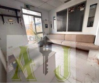 Plus de détails pour Local commercial à louer