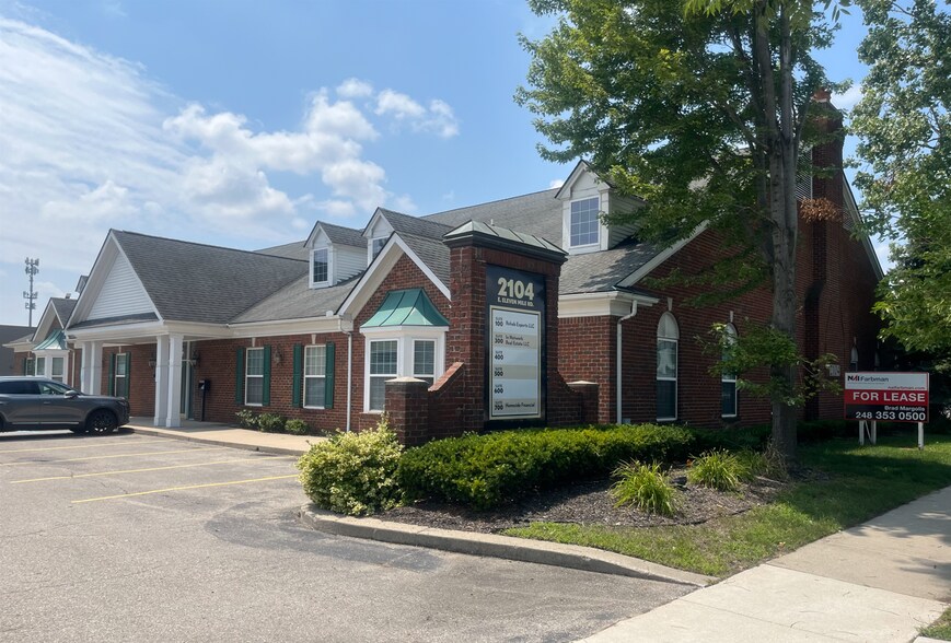 2104 E Eleven Mile Rd, Warren, MI à louer - Photo de l’immeuble – Image 3 sur 14