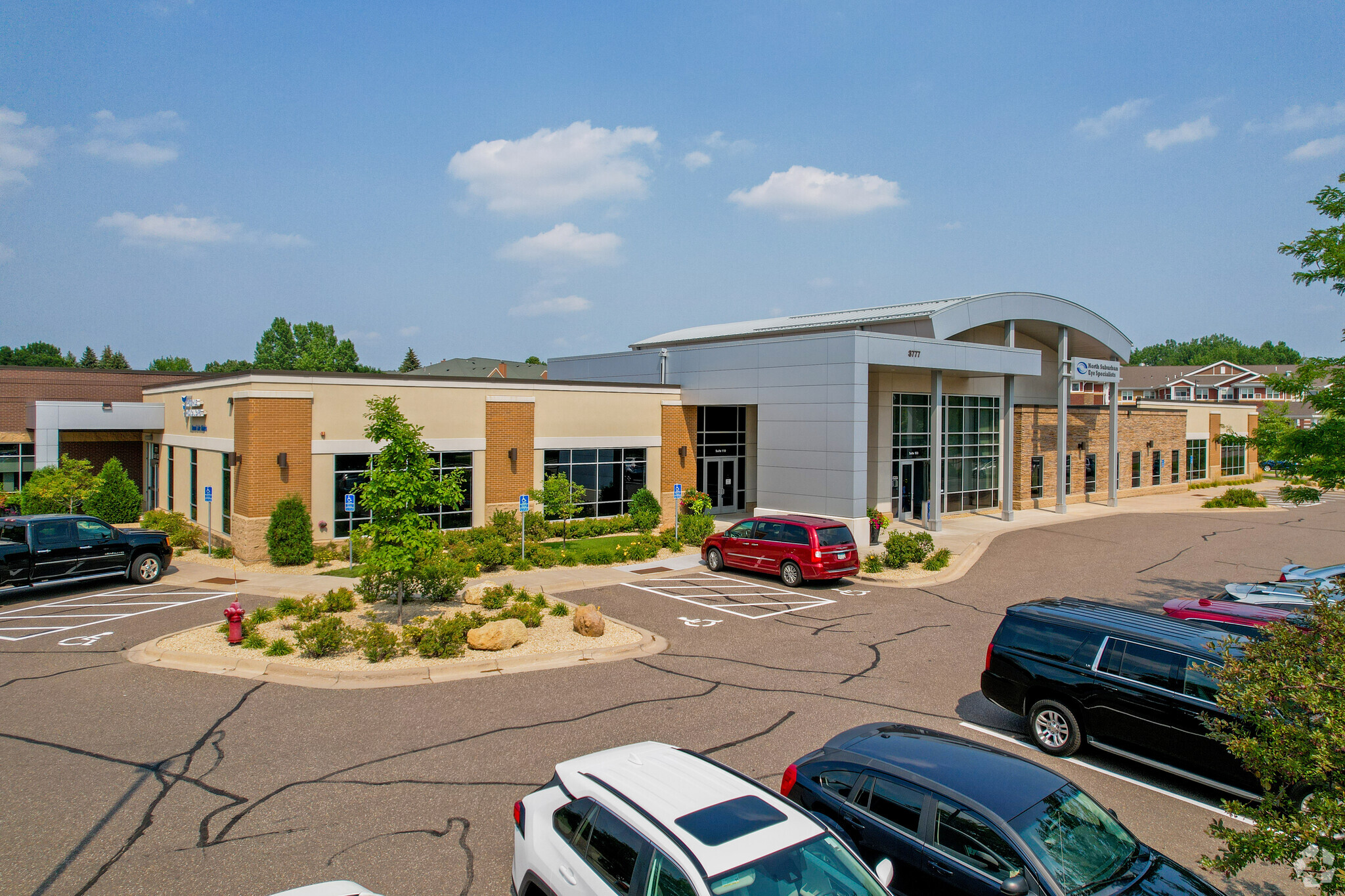 3777 Coon Rapids Blvd NW, Coon Rapids, MN à louer Photo principale– Image 1 sur 6