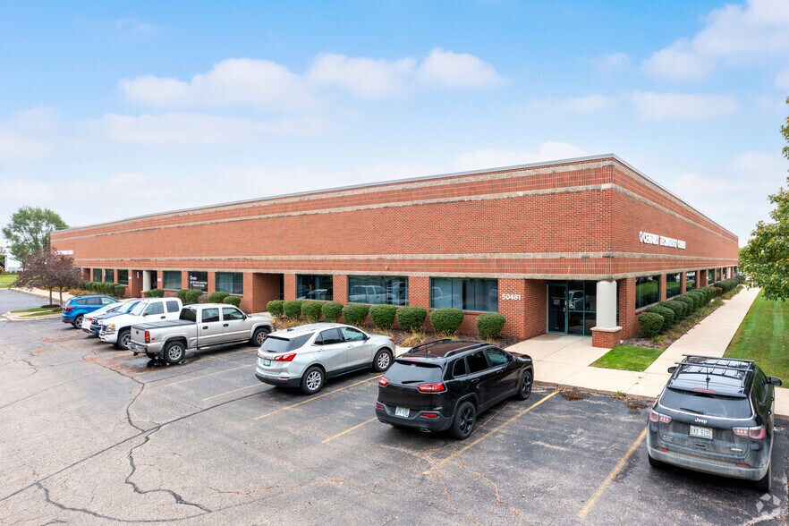 50481 Pontiac Trl, Wixom, MI à louer - Photo de l’immeuble – Image 2 sur 7