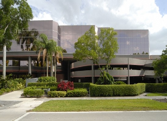 2200 NW Corporate Blvd, Boca Raton, FL à louer - Photo de l’immeuble – Image 3 sur 8