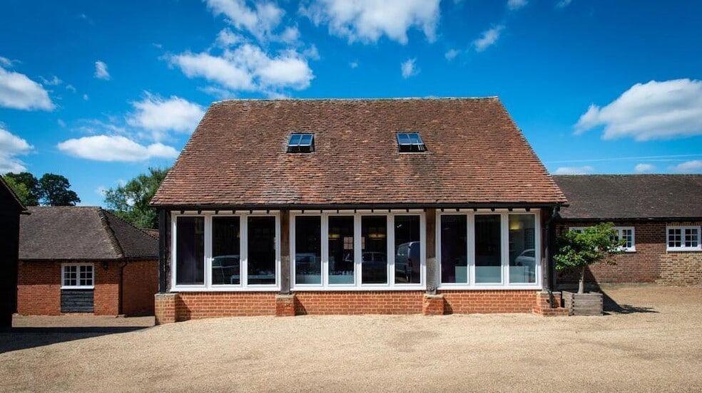 Puttenham, Seale à louer - Photo de l’immeuble – Image 2 sur 8