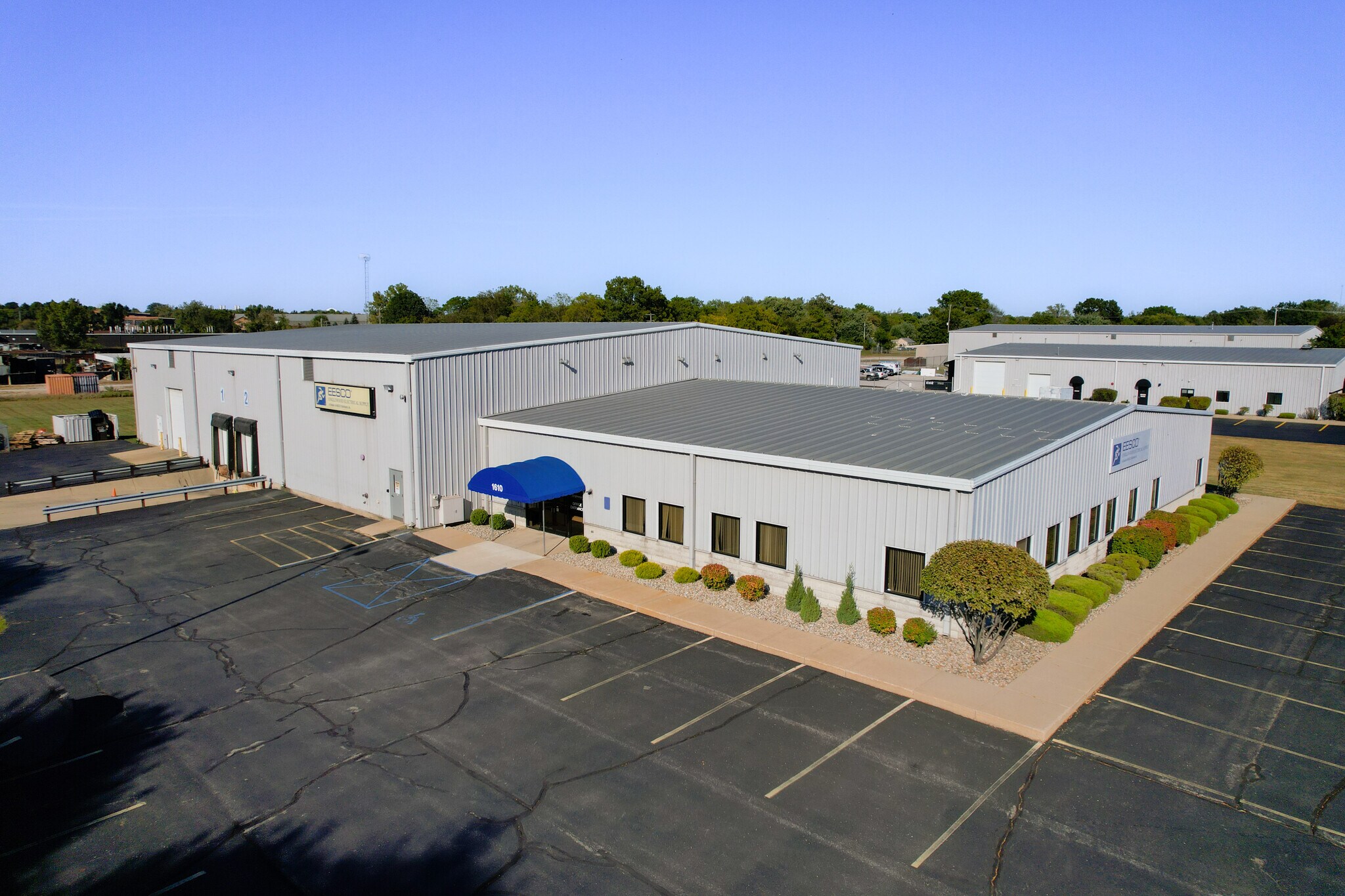 1610 E High St, Jackson, MI à vendre Photo principale– Image 1 sur 7