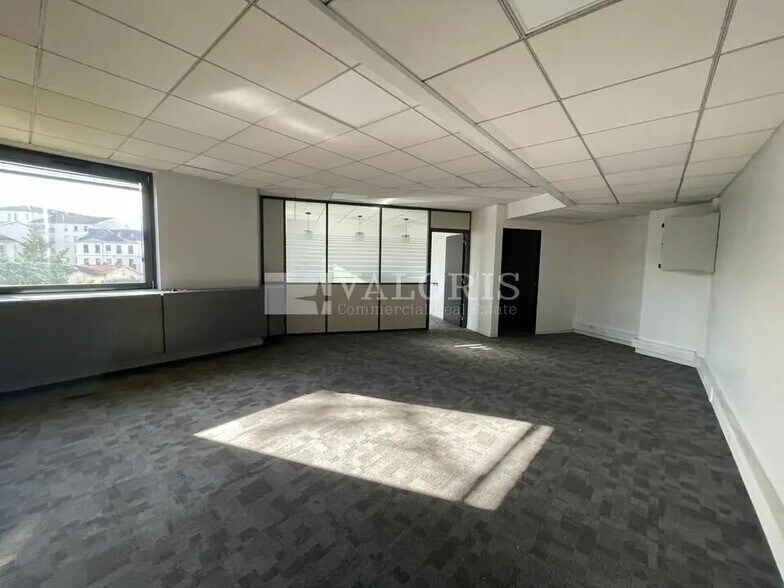 Bureau dans Lyon à louer - Photo de l’immeuble – Image 3 sur 7