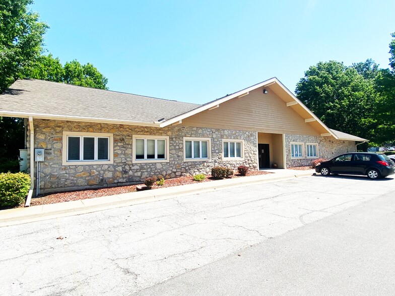 9200 Glenwood St, Overland Park, KS à louer - Photo de l’immeuble – Image 1 sur 1