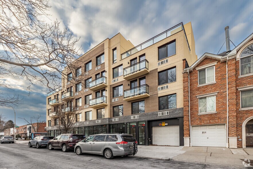 16307 72nd Ave, Flushing, NY à vendre - Photo de l’immeuble – Image 2 sur 5