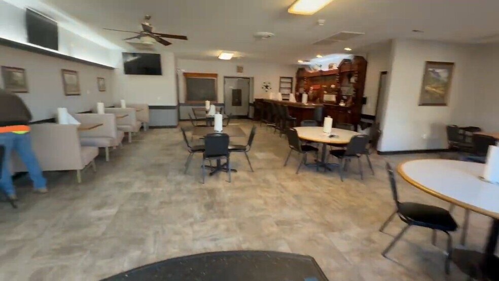 704 E Washington St, Cuba, MO à louer - Vidéo sur l’annonce professionnelle – Image 3 sur 19