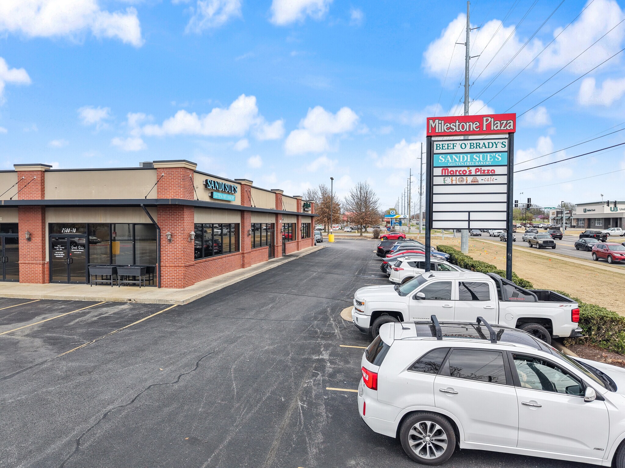 2500-2502 SW 14th St, Bentonville, AR à louer Photo de l’immeuble– Image 1 sur 27