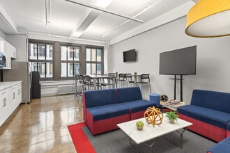 263 W 38th St, New York, NY à louer Photo intérieure– Image 2 sur 4