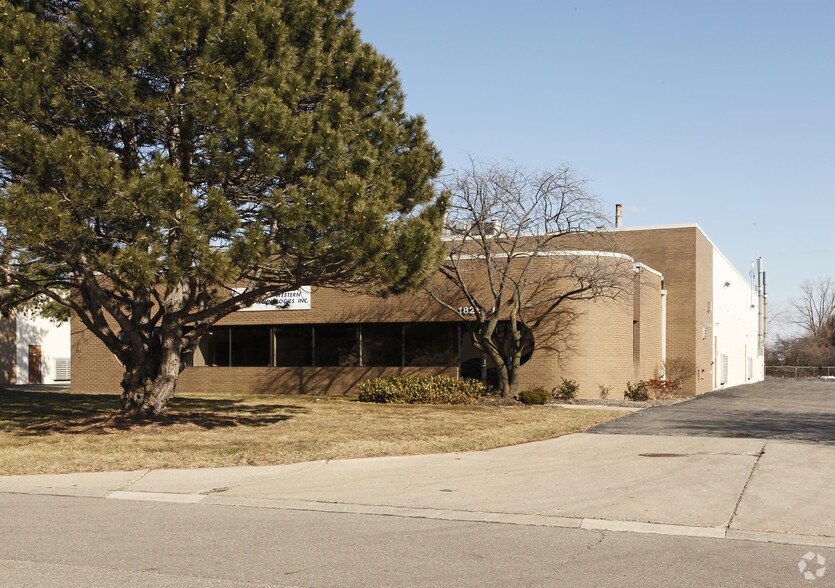 1826 Northwood Dr, Troy, MI à vendre - Photo principale – Image 1 sur 2